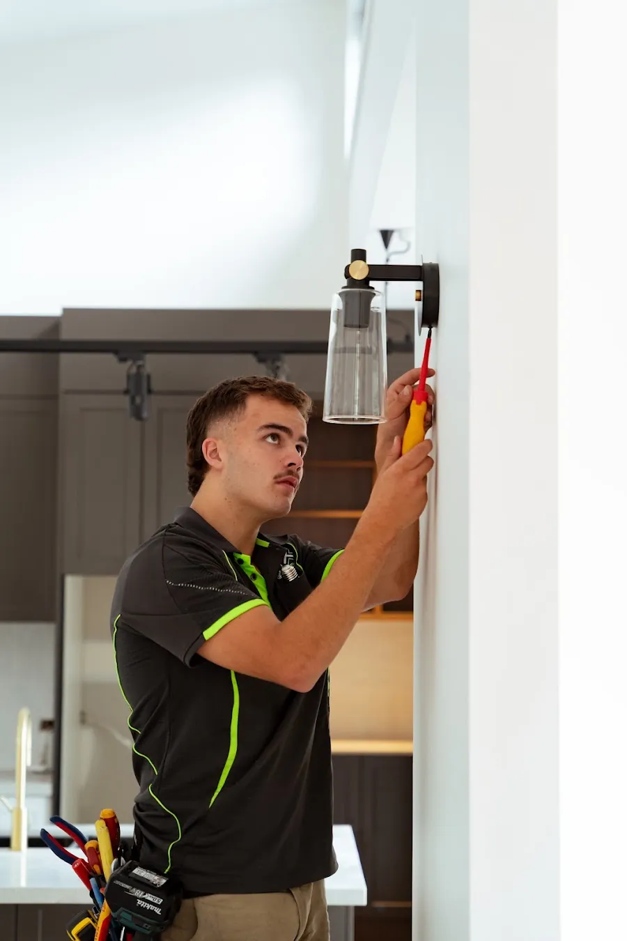 Fix Electrical electrician installing an EV charger
